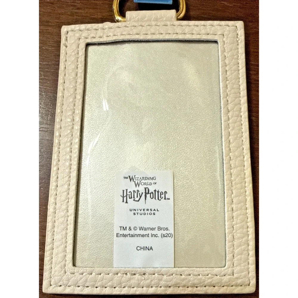 Harry Potter White Hogwarts Alumni ID Badge Holder - New with Tags / NWTs